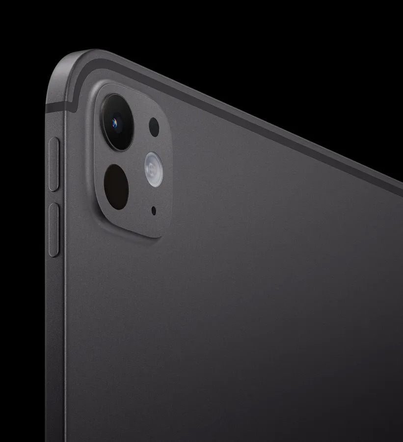 Камери iPad Pro 11 2025 на чорному фоні